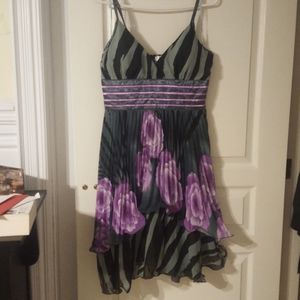 Beautiful Dress knee lenght on a 5 foot 3 person